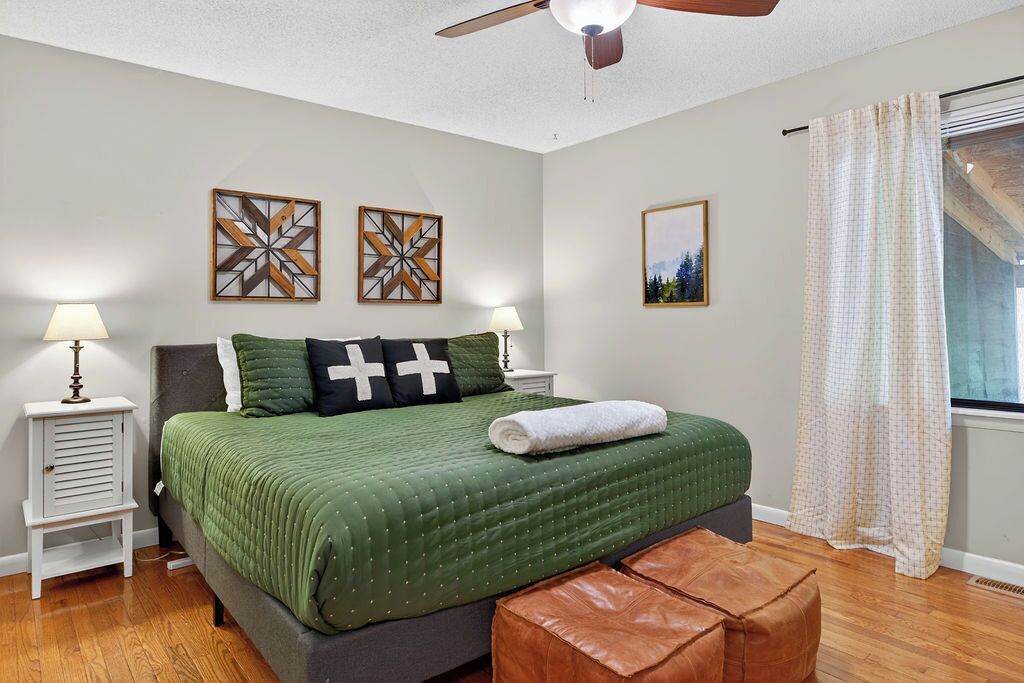 3 habitaciones, tabla de planchar con plancha, wifi y ropa de cama 