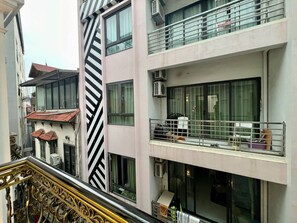 Property grounds - “Cozy Ground Floor Apartment w/ Kitchen, Sofa & Elevator – Tay Ho” (Hà Nội)