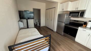 1 bedroom, iron/ironing board, WiFi, bed sheets
