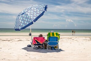 Beach nearby - Gulf Breezes & Beach Days - St Pete Beach Condo (St. Pete Beach)