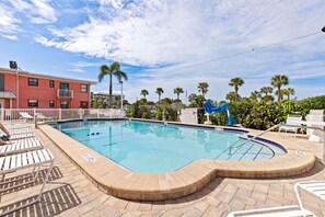 Pool - Gulf Breeze Hideaway - Pool, Beach Access (St. Pete Beach)