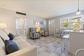 TV - Gulf Breeze Hideaway - Pool, Beach Access (St. Pete Beach)