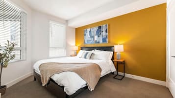 1 Schlafzimmer, Schreibtisch, Bügeleisen/Bügelbrett, Reisekinderbett