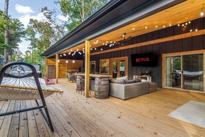Outdoor dining - Modern Mountain Luxury w/ Hot tub, BBQ, Hammock, Foosball, Cornhole + More! (Ellijay)