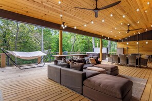 Outdoor dining - Modern Mountain Luxury w/ Hot tub, BBQ, Hammock, Foosball, Cornhole + More! (Ellijay)