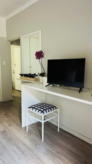 Double Room, Garden View | Interior