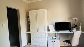 Deluxe Double Room, Garden View | Interior - Midrand Manor Guesthouse  (Midrand)