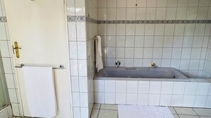 Suite Confort, vista a la alberca | Baño