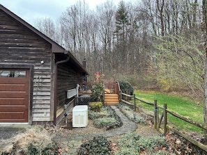 Property grounds - Experience the Vista. Enjoy the tranquility. Embrace the area attractions. (Bristol)