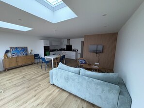 Living area - Seaside house, walking distance to the beach, sea view (Porspoder)