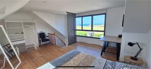 3 bedrooms, Internet - Seaside house, walking distance to the beach, sea view (Porspoder)