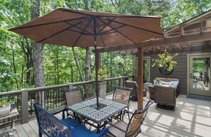 Outdoor dining - Litla Heima: Luxury 3BR plus Loft Big Canoe Mountain Retreat (Jasper)