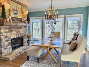 Dining - Litla Heima: Luxury 3BR plus Loft Big Canoe Mountain Retreat (Jasper)