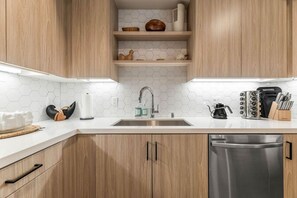 Fridge, microwave, oven, stovetop - South Coast Serenity-Modern Amenities + Parking (Santa Ana)