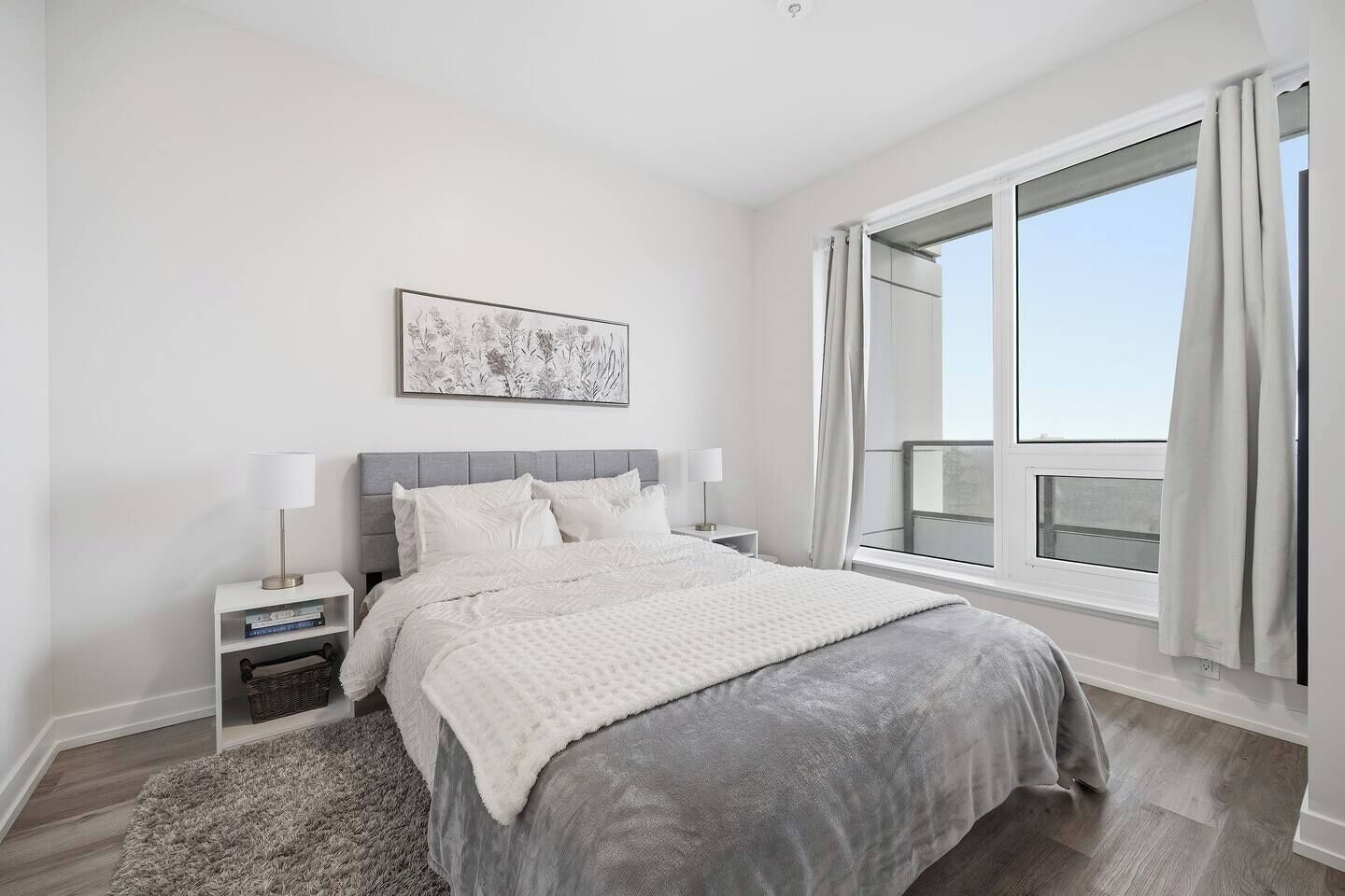 Contemporary Condo In Dtk | Gym, Pool, & More - Waterloo