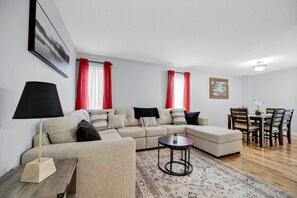 Living area - Spacious 3BR Upper Unit | Private Patio (Kitchener)