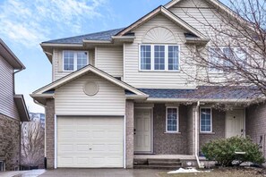 Exterior - Spacious 3BR Upper Unit | Private Patio (Kitchener)