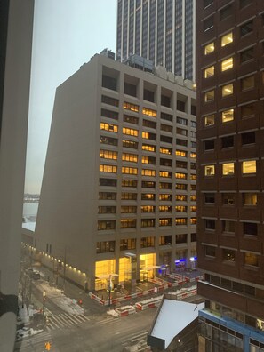 Exterior - Wall st private large bedroom in luxury building with 2 huge window /female only (New York)