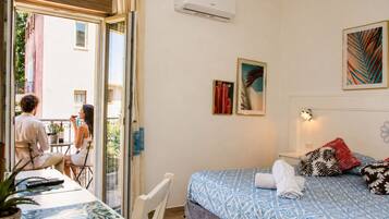 Habitación Confort con 1 cama doble o 2 individuales, vistas a la ciudad | Minibar, escritorio, wifi gratis