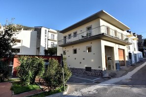 Front of property - Inah Boutique Rooms (Dorgali)