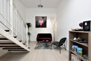Comfort kamer, 1 twee- of 2 eenpersoonsbedden, uitzicht op binnenplaats | Interieur
