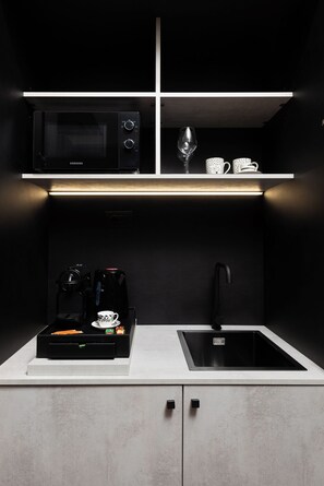 Open Suite Deluxe | Private kitchen - At Forty-One Apt 01 (Rome)