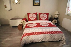 Iron/ironing board, WiFi, bed sheets - Cosy apartment for 2 to 4 people Free wifi parking historic center Little Venice (Colmar)