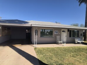 Exterior - Enjoyable 1-bedroom house with AC in charming Mesa (Mesa)