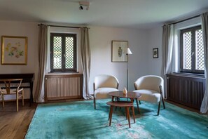 Deluxe Double Room, Garden View | Interior