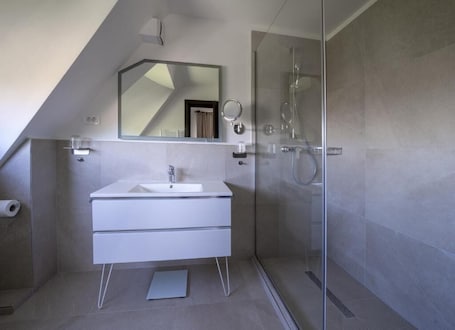Deluxe Double Room, Garden View | Bathroom. The Szekler Countryside Estate