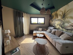 Living area - Villa 5 bedrooms, Bali style with pool and jacuzzi, land 1700 m², near lake (Ambronay)