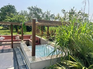 Property grounds - Villa 5 bedrooms, Bali style with pool and jacuzzi, land 1700 m², near lake (Ambronay)