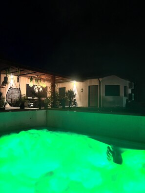 Pool - Villa 5 bedrooms, Bali style with pool and jacuzzi, land 1700 m², near lake (Ambronay)