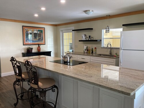 Cozy 2-bedroom house in serene Lady Lake with AC