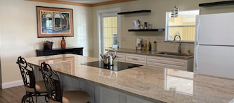 Cozy 2-bedroom house in serene Lady Lake with AC
