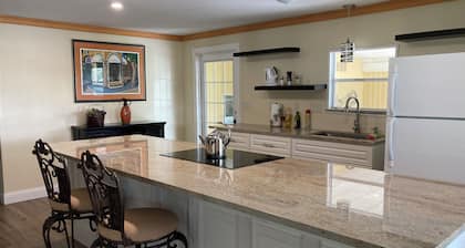 Cozy 2-bedroom house in serene Lady Lake with AC