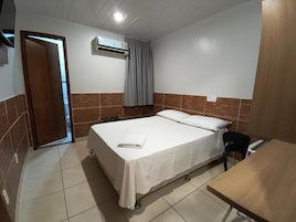 Standard Double Room | Desk, laptop workspace, free WiFi