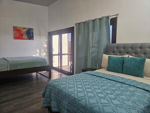 3 bedrooms, WiFi, bed sheets - House with ocean view (Utila)