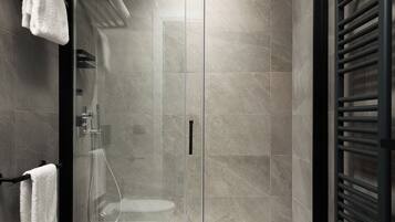 Open Suite Deluxe con SPA | Bathroom | Slippers