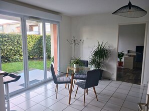 Dining - Vrbo Property (Mérignac)