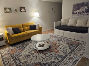 Smart TV, books, stereo