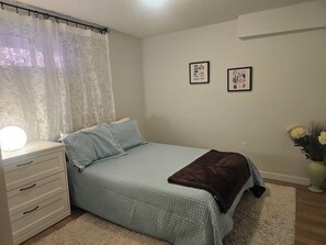 2 bedrooms, desk, iron/ironing board, free WiFi