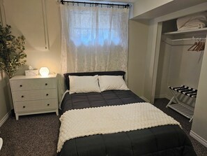 Room - *NEW* Cozy Suite in the Bowl (Prince George)