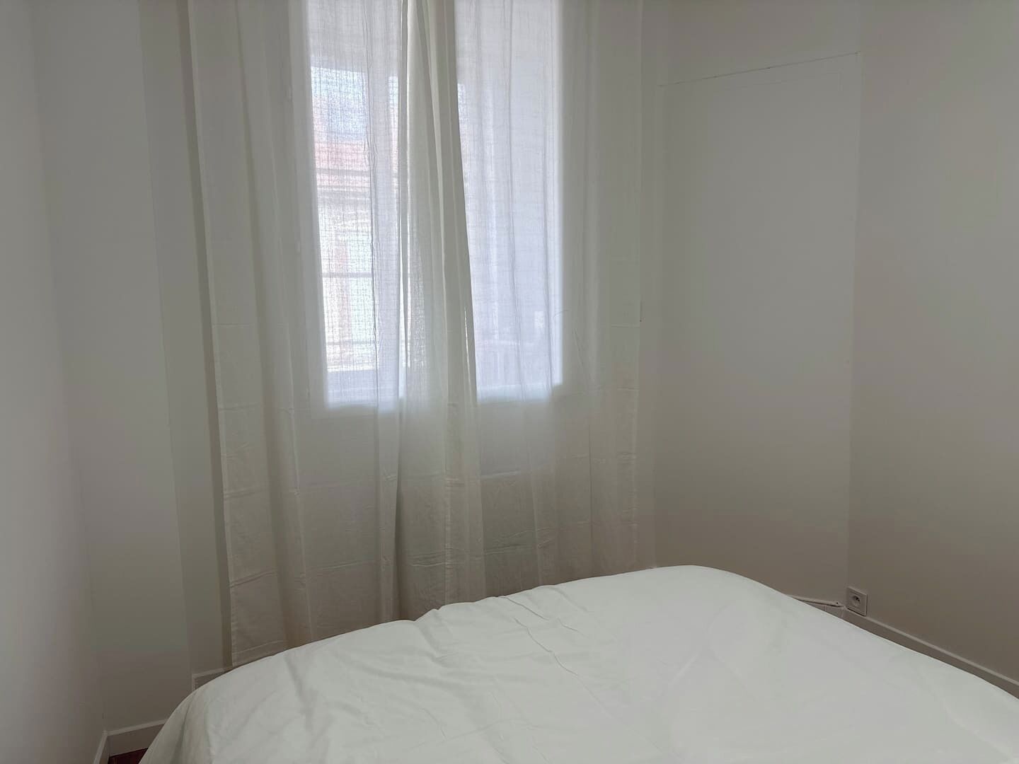 WiFi, bed sheets