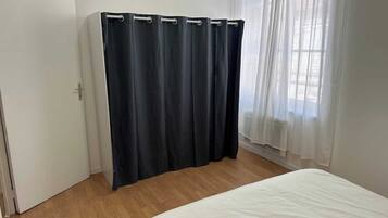 WiFi, bed sheets