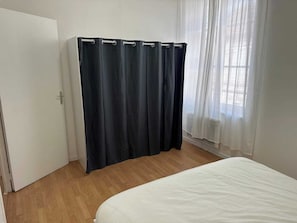 WiFi, bed sheets