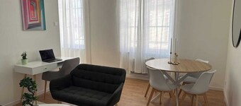 5 minutes from the train station! Bright and spacious apartment