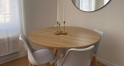 5 minutes from the train station! Bright and spacious apartment
