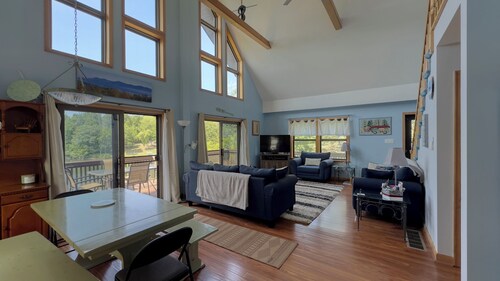 Lakeside Retreat with private beach!
