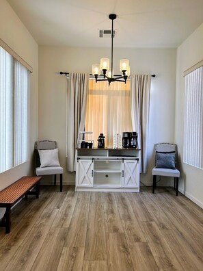 Interior - 3-bedroom Charming Chandler Haven near hospitals, shopping, freeways (Chandler)